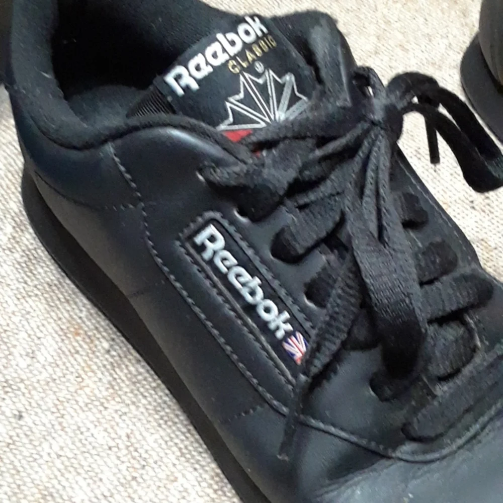 Black Reebok Classics - Picture 2 of 5